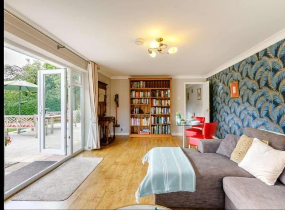 הוילה סטרטפורד-אפון-אבון The Nook Located In A Beautiful Garden Setting With Parking מראה חיצוני תמונה