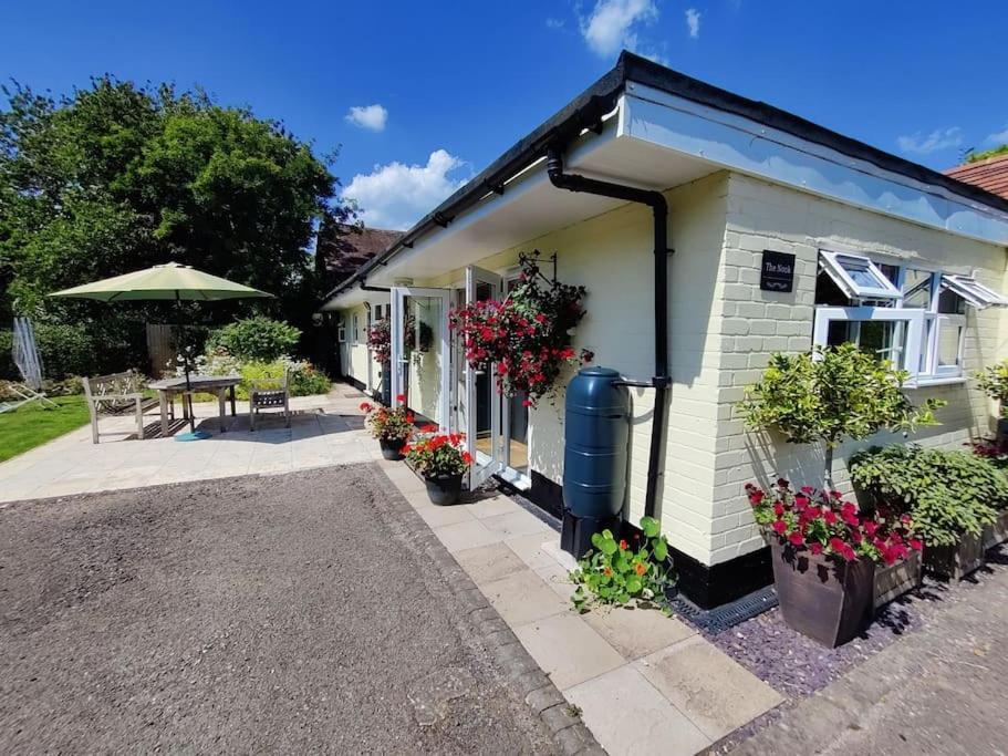 הוילה סטרטפורד-אפון-אבון The Nook Located In A Beautiful Garden Setting With Parking מראה חיצוני תמונה
